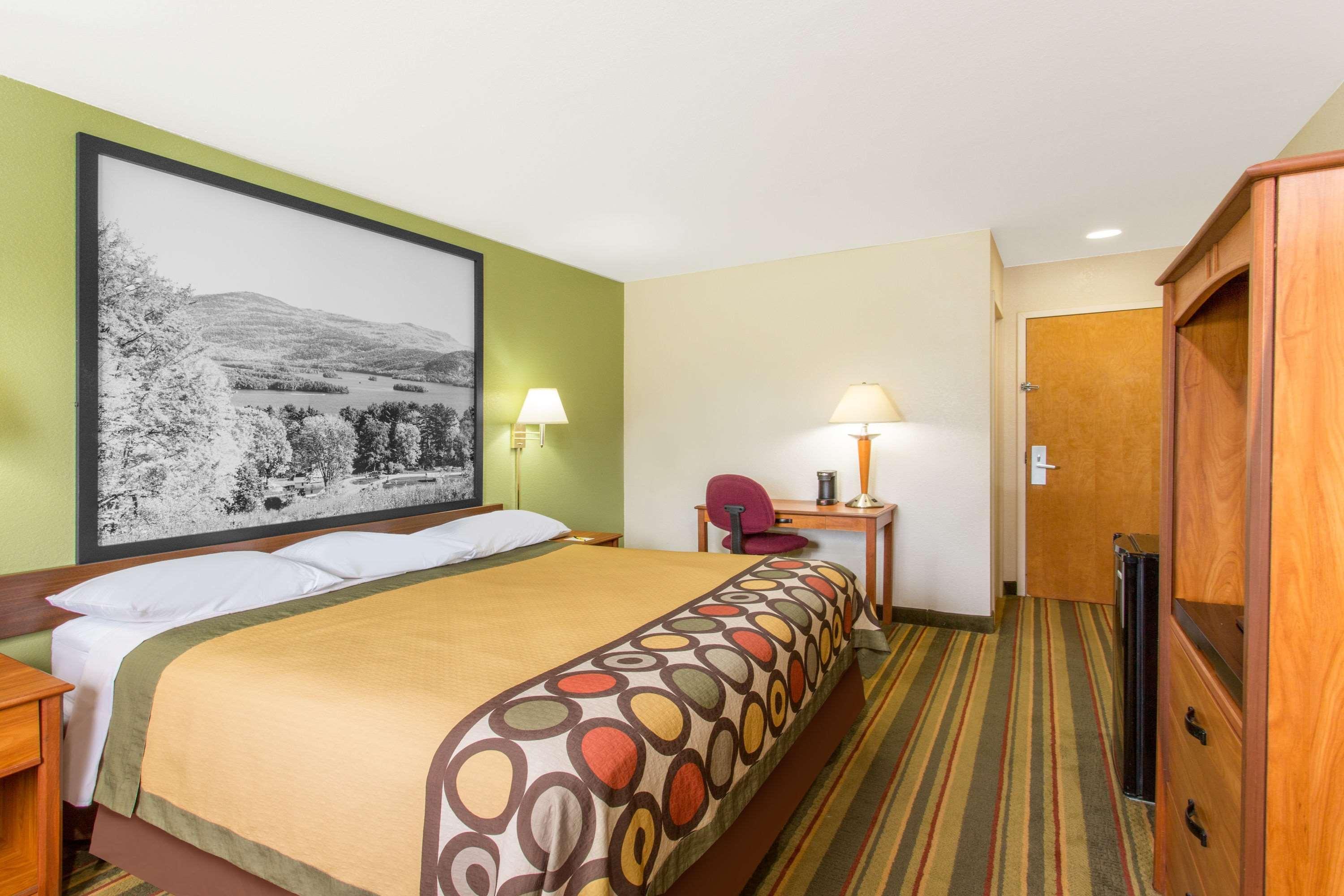 Super 8 By Wyndham Bedford Hotel Exterior photo