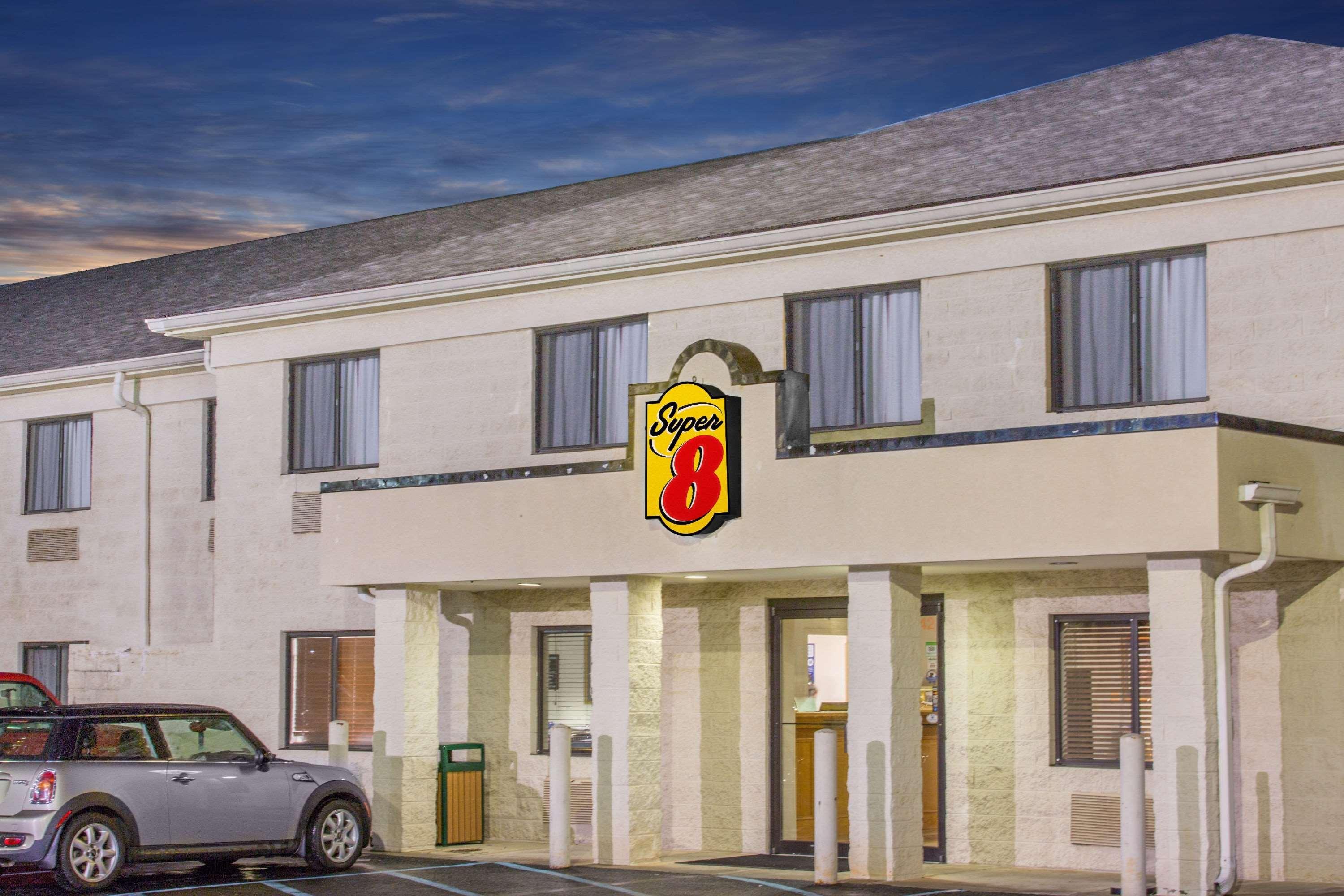 Super 8 By Wyndham Bedford Hotel Exterior photo